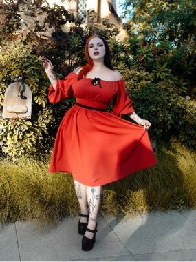 The Oblong Box Shop Eva Off-Shoulder Midi Dress BNWT Sm / Med